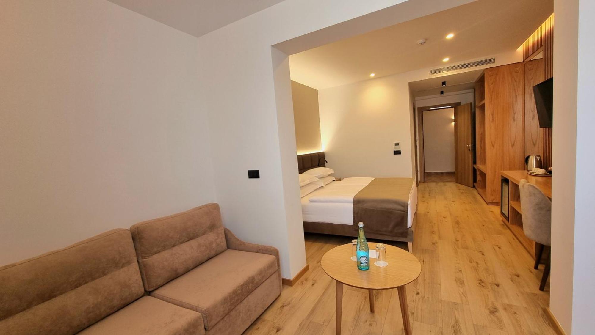 Sibb Hotel Tiranë Ngoại thất bức ảnh