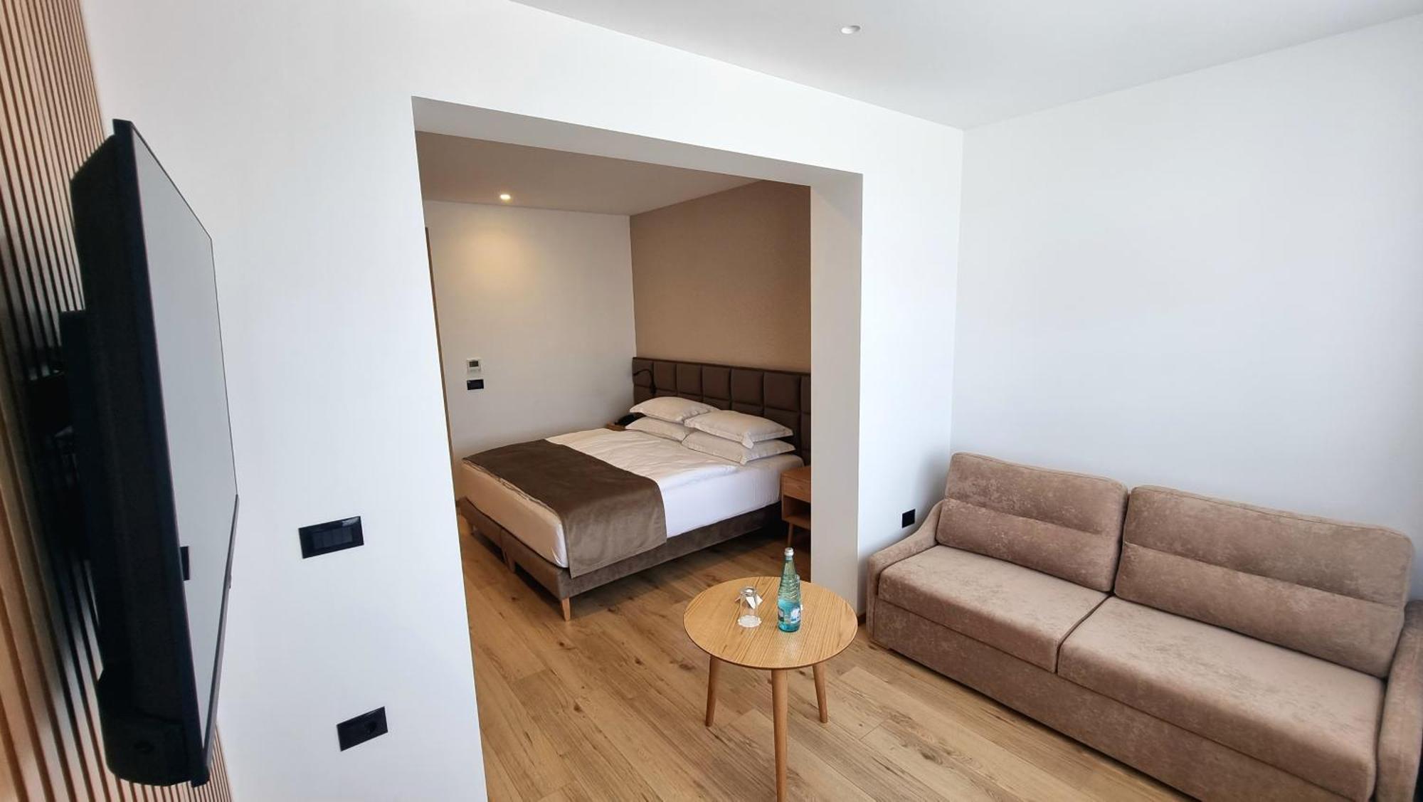 Sibb Hotel Tiranë Ngoại thất bức ảnh