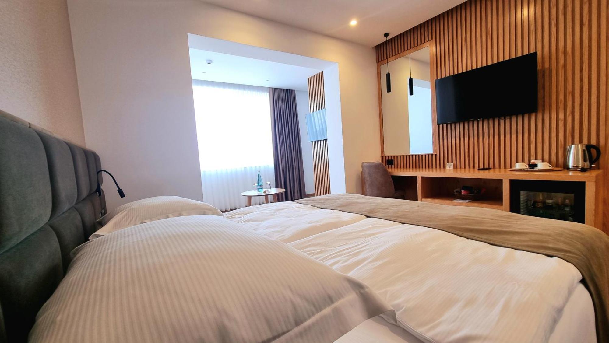 Sibb Hotel Tiranë Ngoại thất bức ảnh