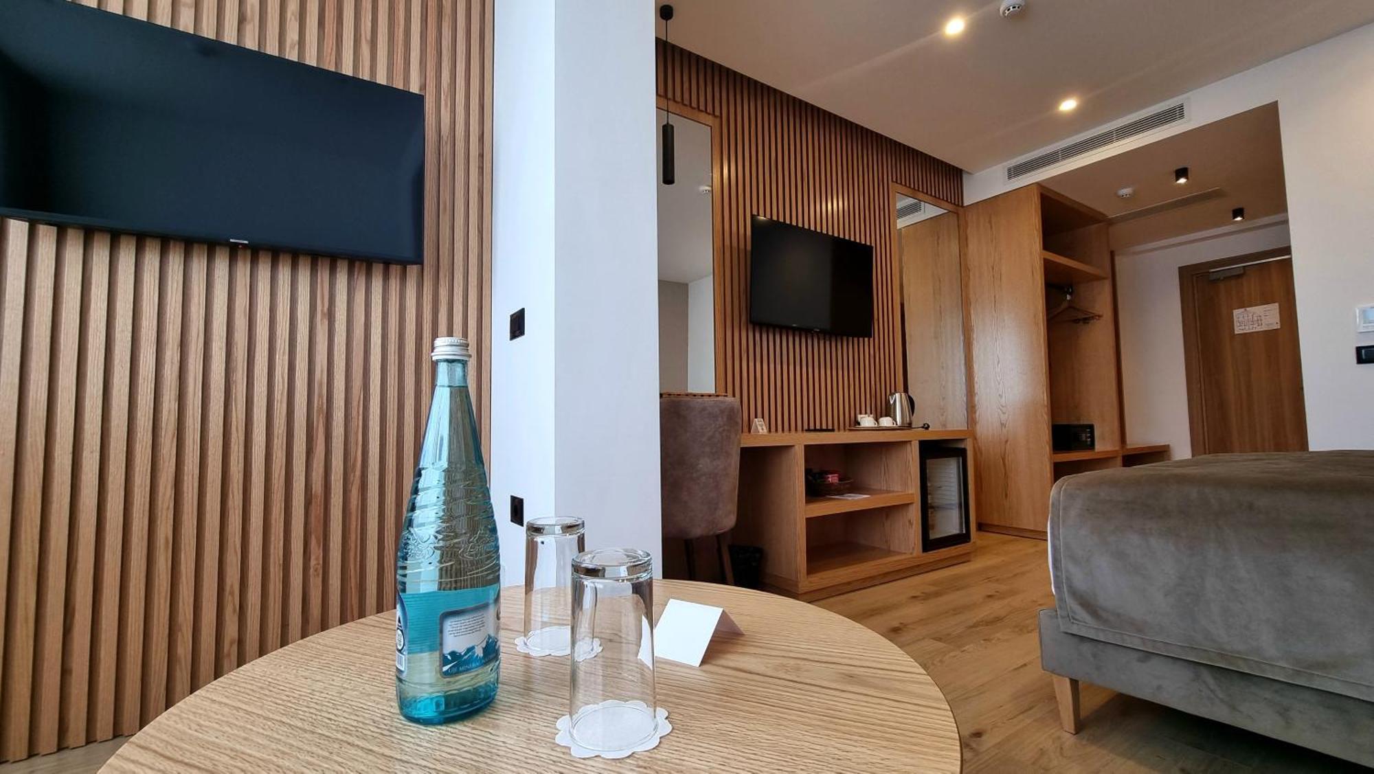 Sibb Hotel Tiranë Ngoại thất bức ảnh