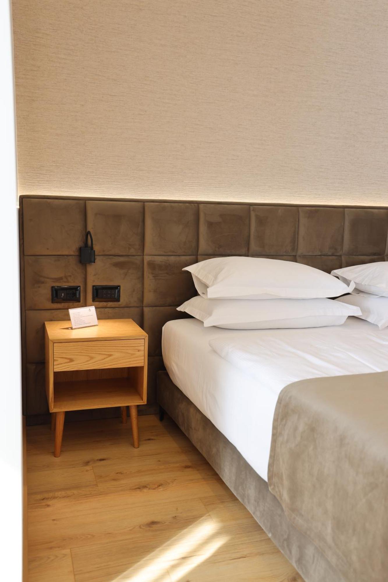 Sibb Hotel Tiranë Ngoại thất bức ảnh