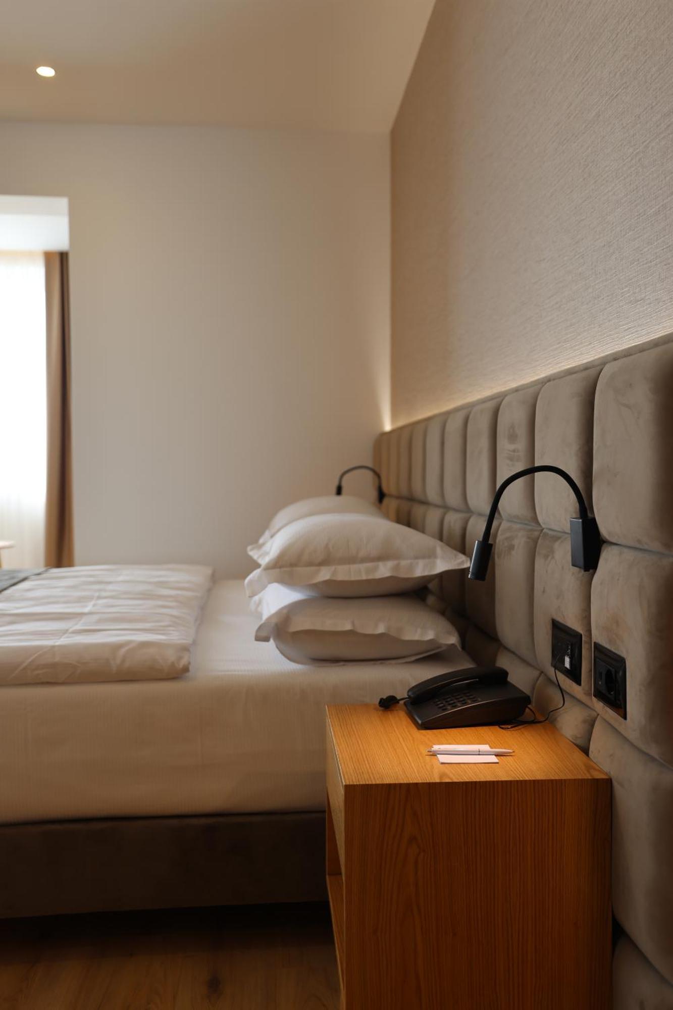 Sibb Hotel Tiranë Ngoại thất bức ảnh