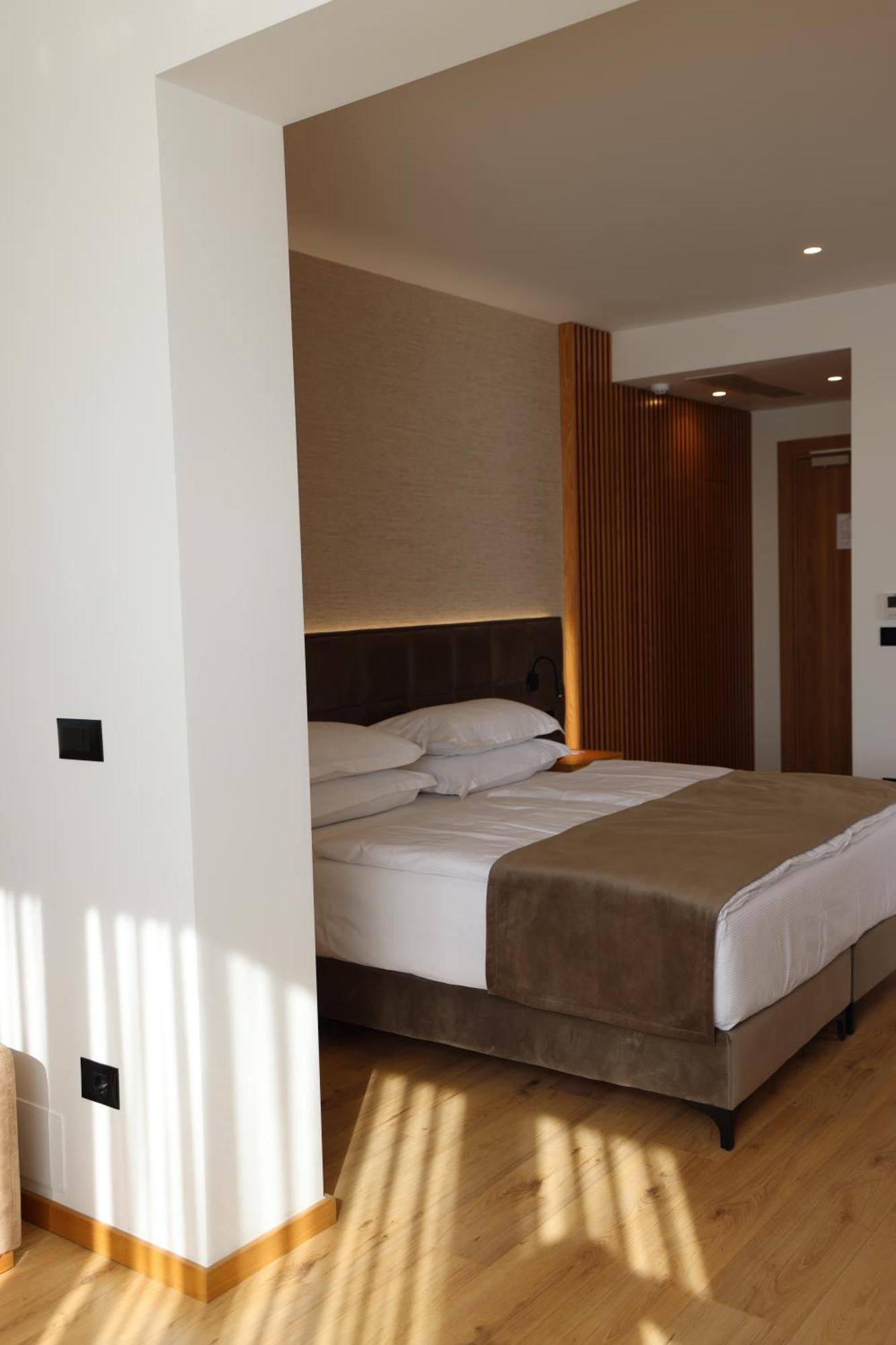 Sibb Hotel Tiranë Ngoại thất bức ảnh