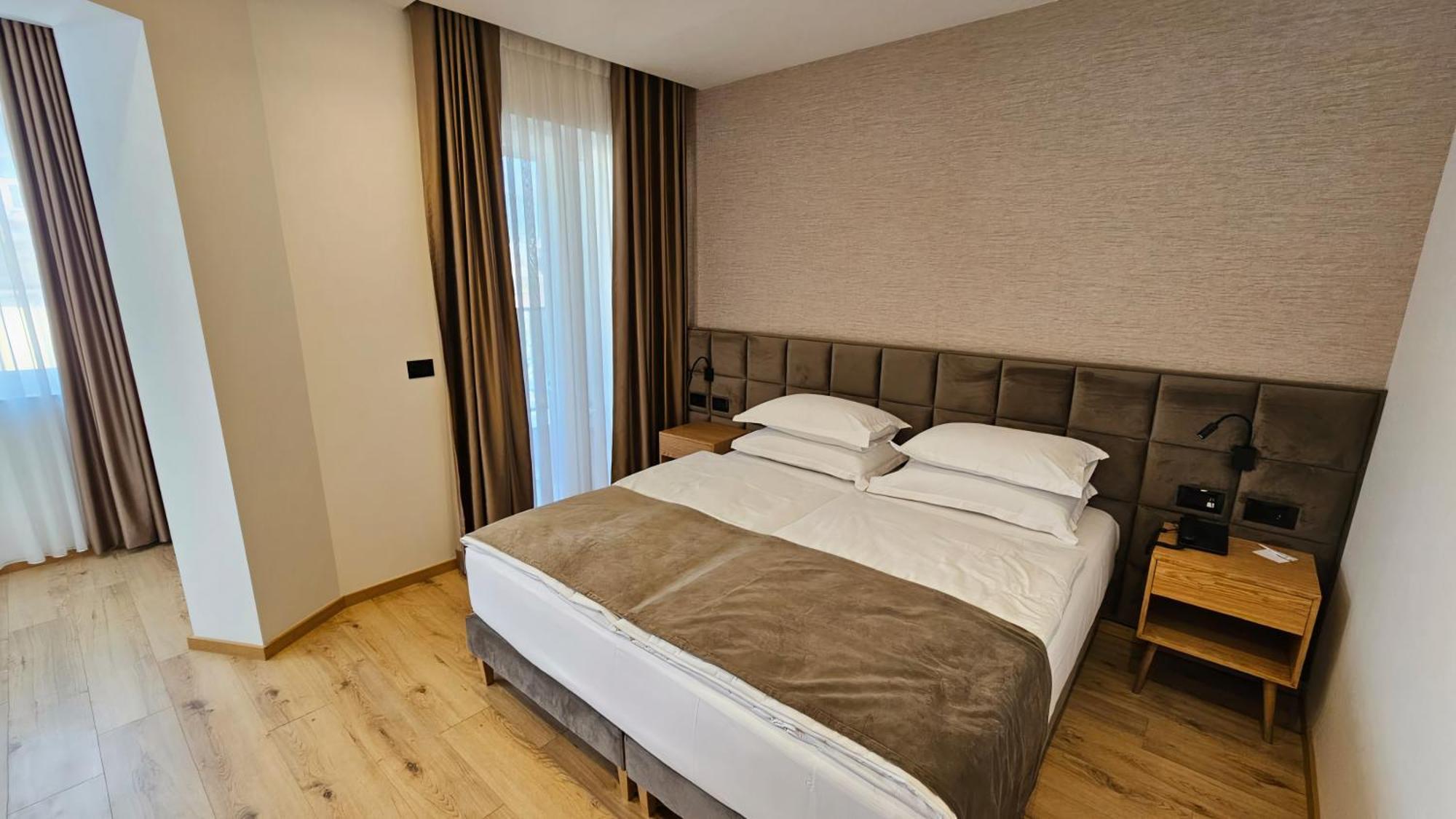 Sibb Hotel Tiranë Ngoại thất bức ảnh