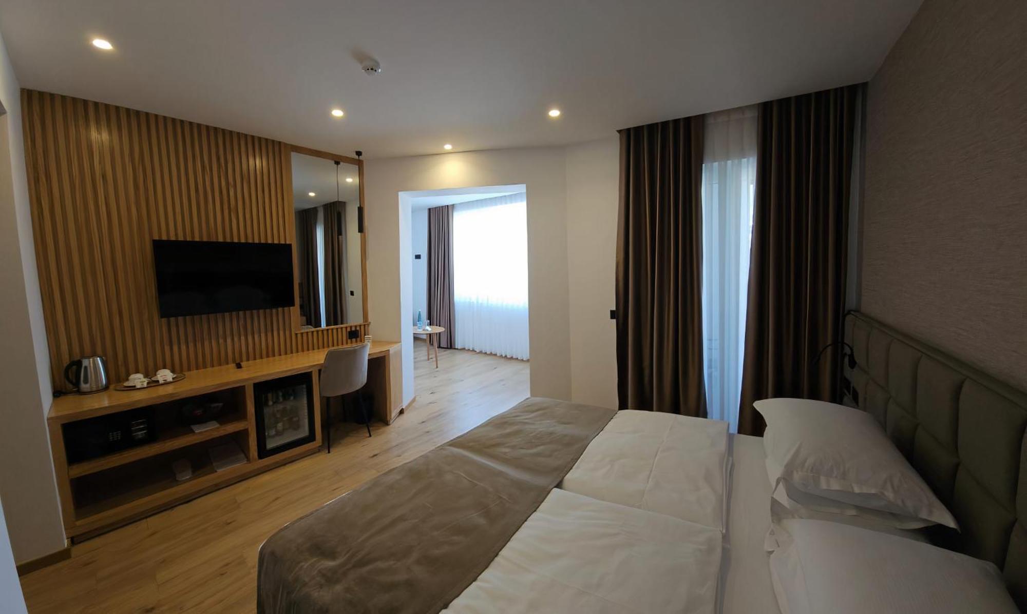 Sibb Hotel Tiranë Ngoại thất bức ảnh