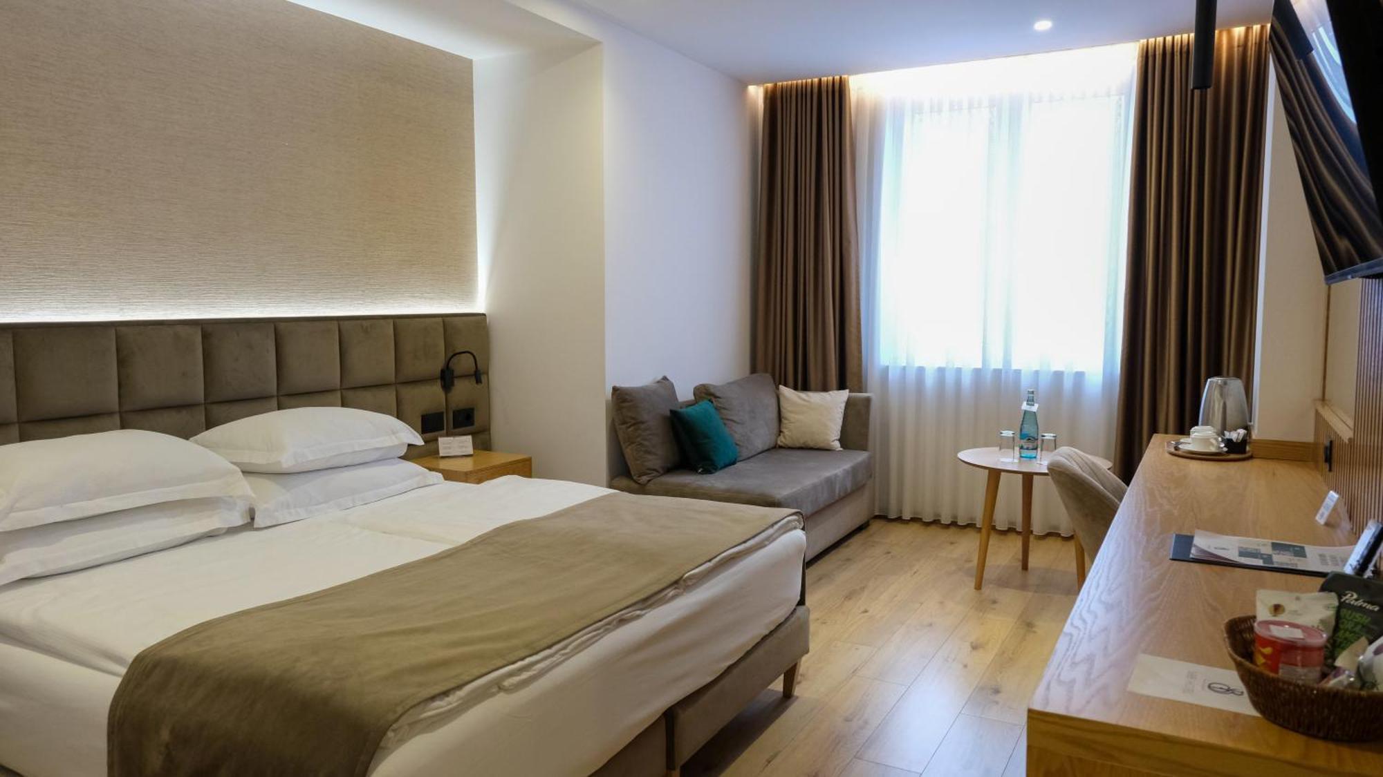 Sibb Hotel Tiranë Ngoại thất bức ảnh