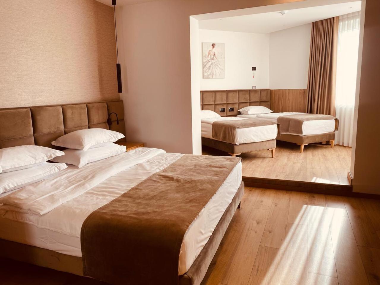 Sibb Hotel Tiranë Ngoại thất bức ảnh